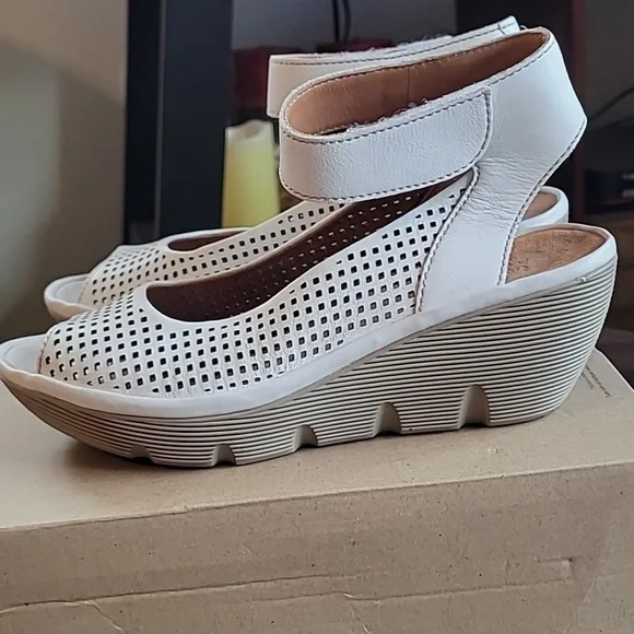 White Clarks Artisan Wedge - Picture 2 of 6